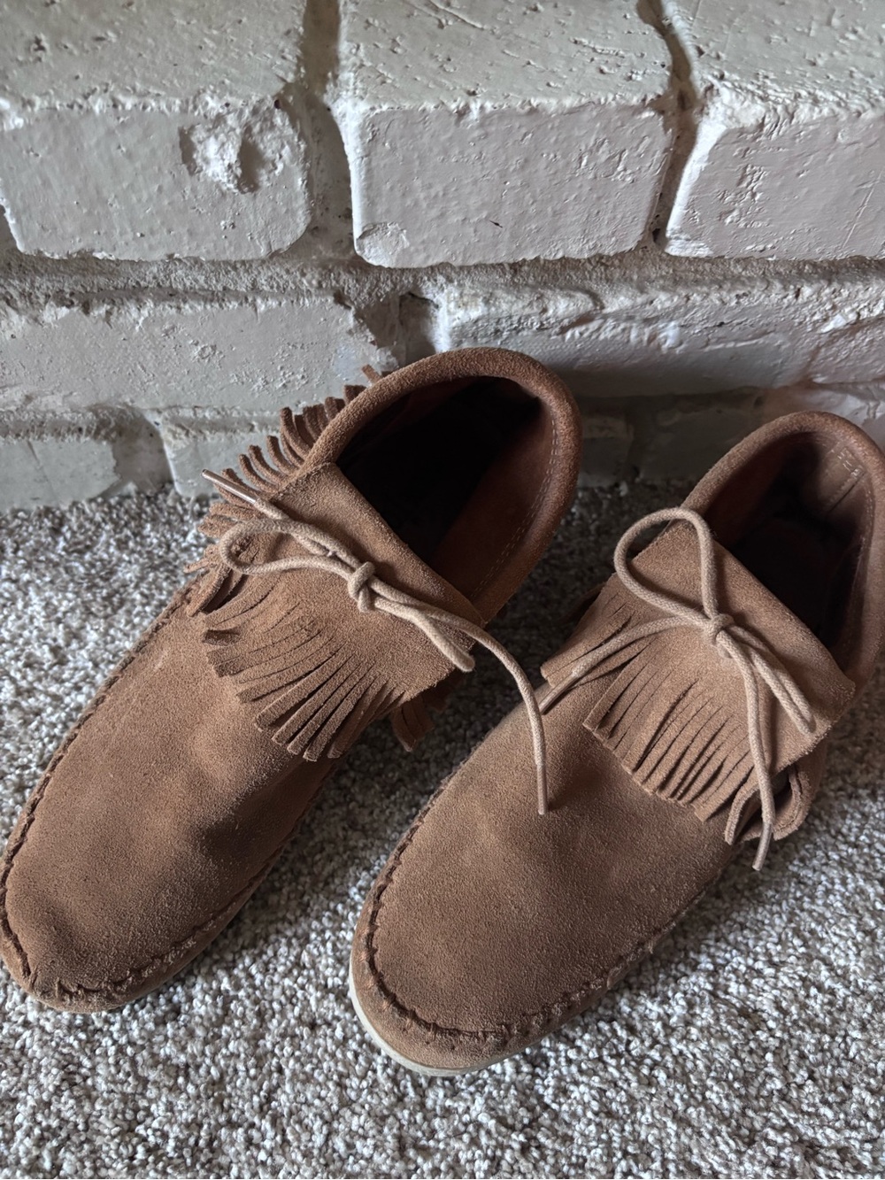 Minnetonka Women's Suede Fringe Moccasins - Chestnut